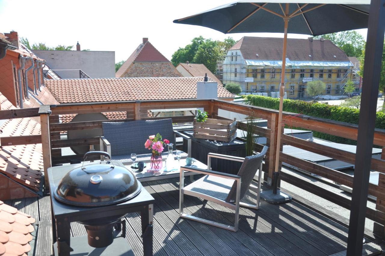 Gemuetliche Dachwohnung Mit Kleiner Oder Grosser Dachterrasse Nebeneinander Wolmirstedt Exterior photo